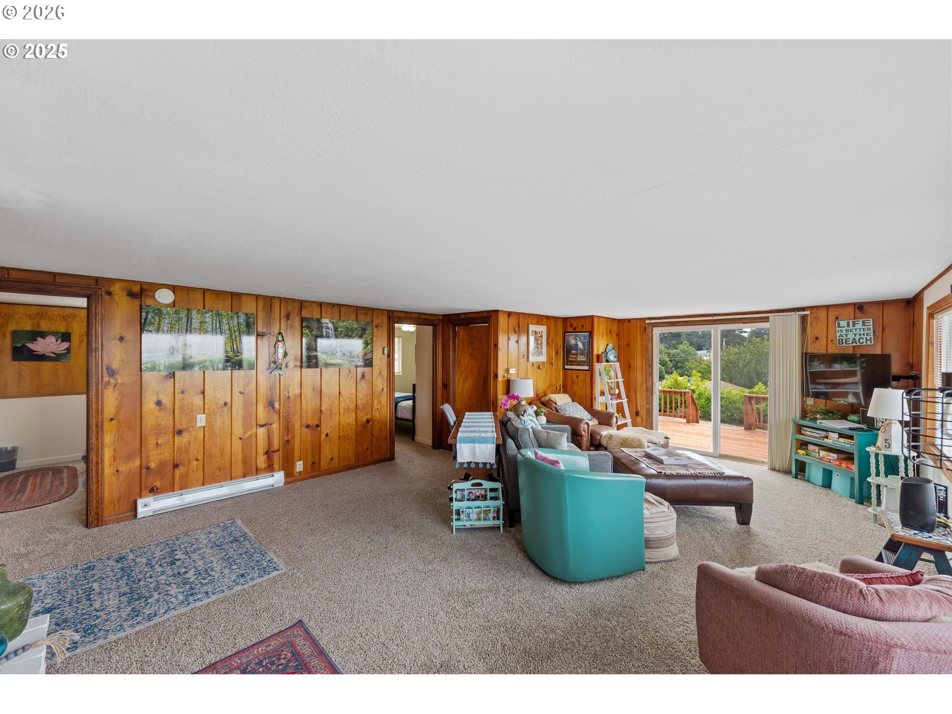 536 South Marple Street Coos Bay, OR 97420 - Photo 5 of 39 Living Room