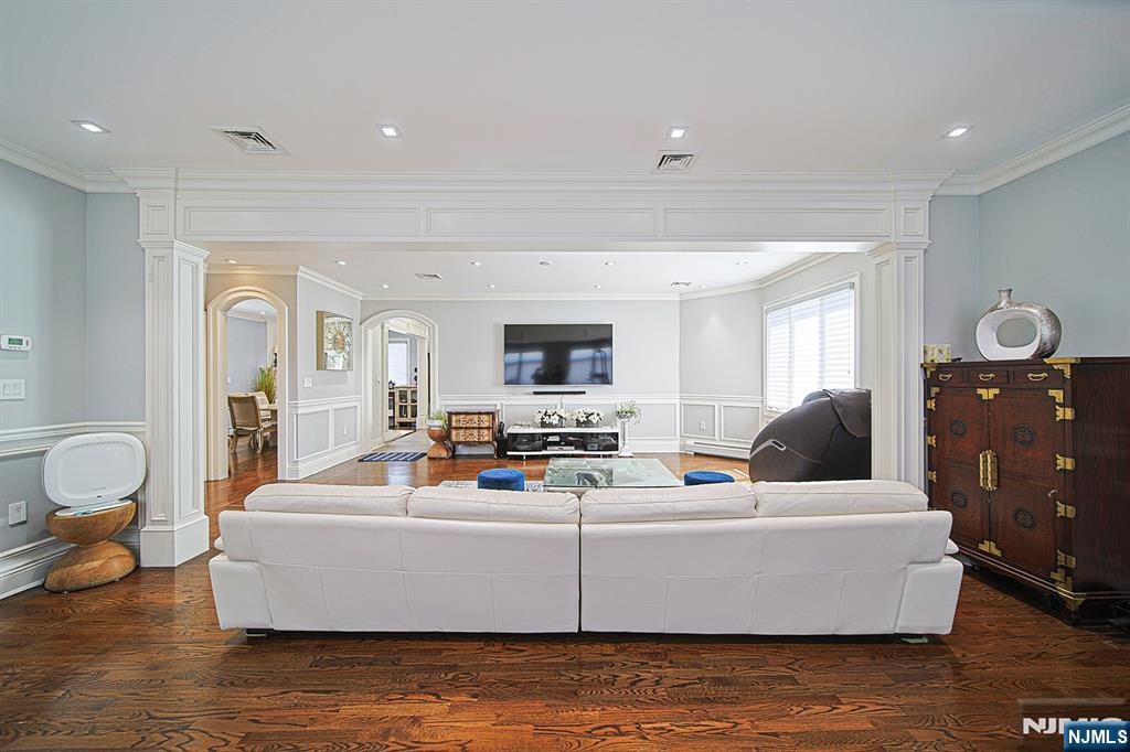 897 Virgil Avenue Ridgefield, NJ 07657 - Photo 15 of 50