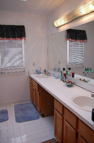 236 Bellshire Lane Rochester, MI 48307 - Photo 11 of 12 20003193-10.JPG