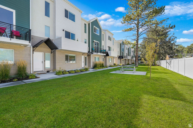 493 East Alice Way Layton, UT 84041 - Photo 24 of 31 View of property's community featuring a residential view and a balcony