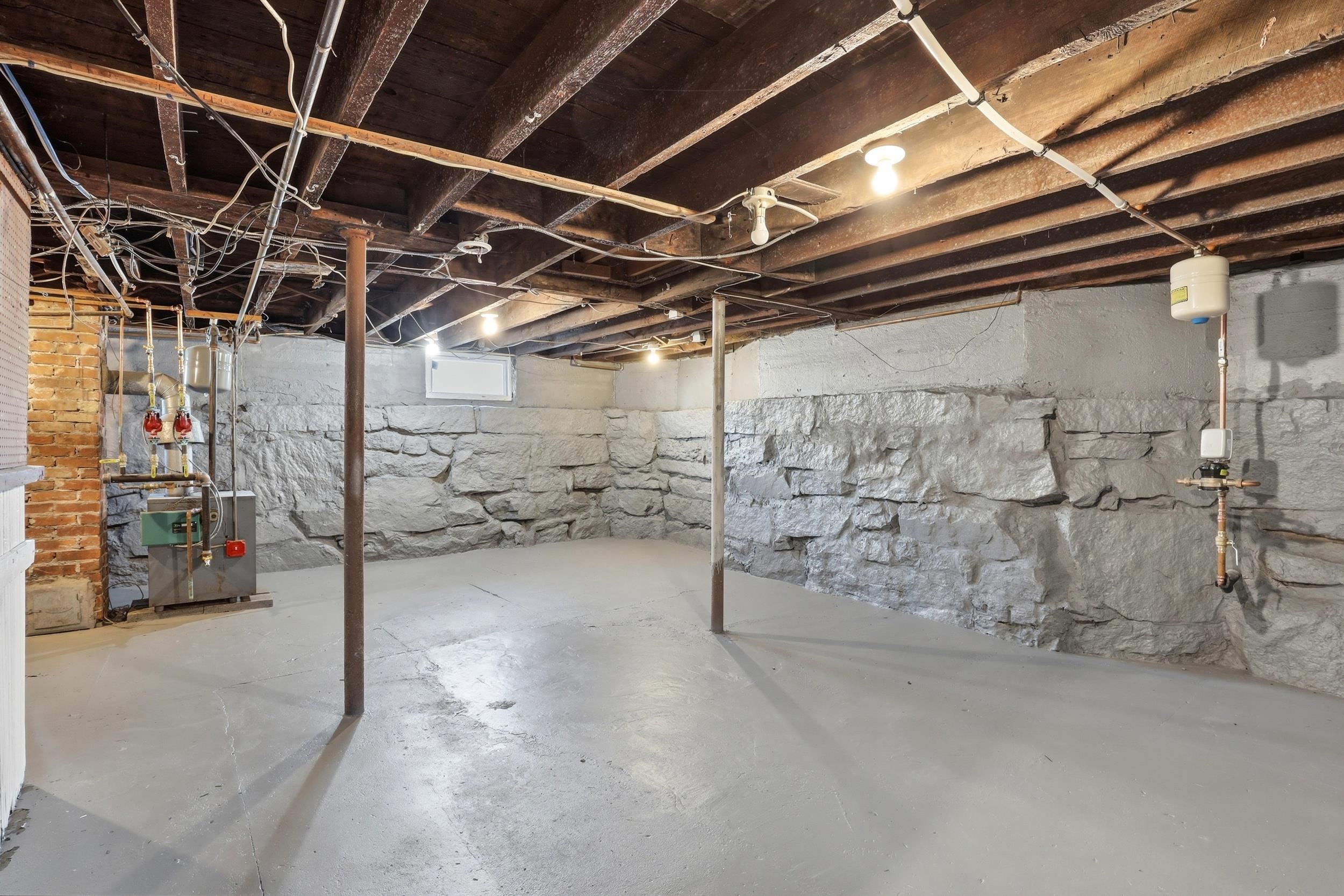 117 Webster Street Manchester, NH 03104 - Photo 24 of 33