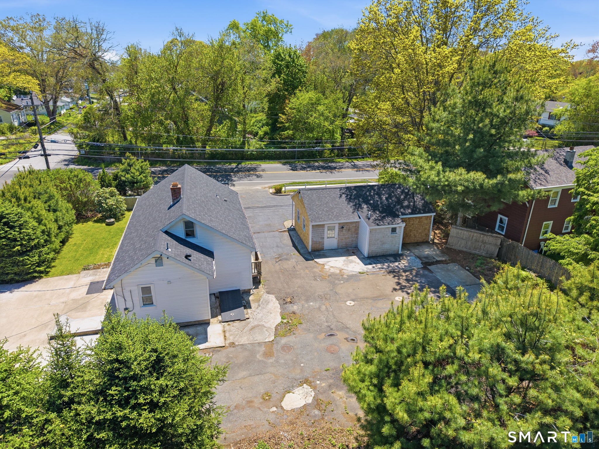 276 Shore Road Old Lyme, CT 06371 - Photo 8 of 38