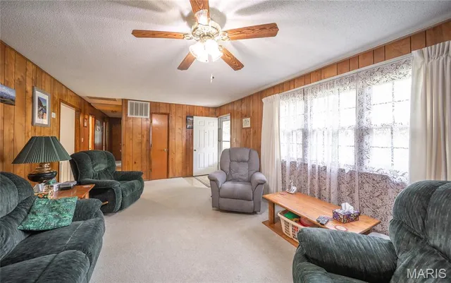 $230,000 | 15216 Columbia Road, Dixon, MO 65459