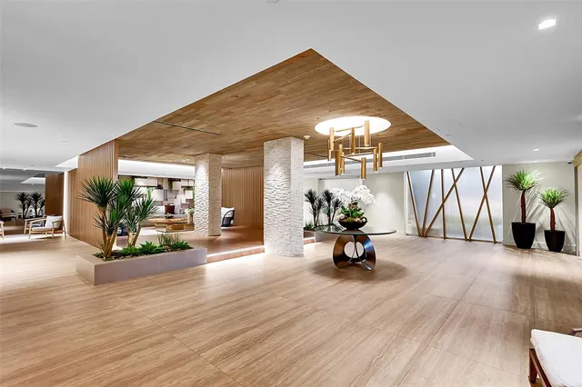 $1,695,000 | 2301 Collins Avenue, Unit 838, Miami Beach, FL 33139