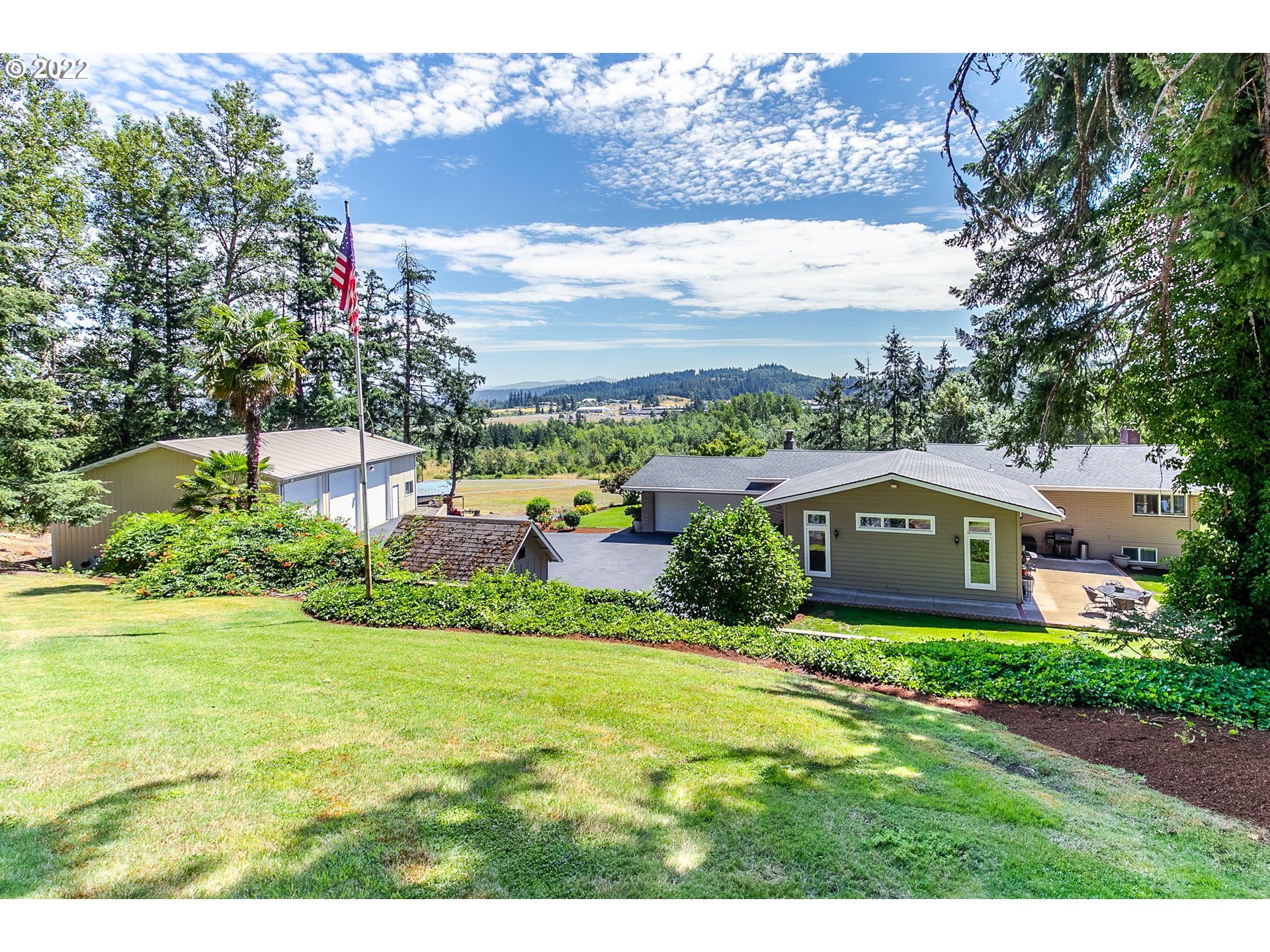33315 Bloomberg Road Eugene, OR 97405 - Photo 29 of 32 a view of a city with a building in the background