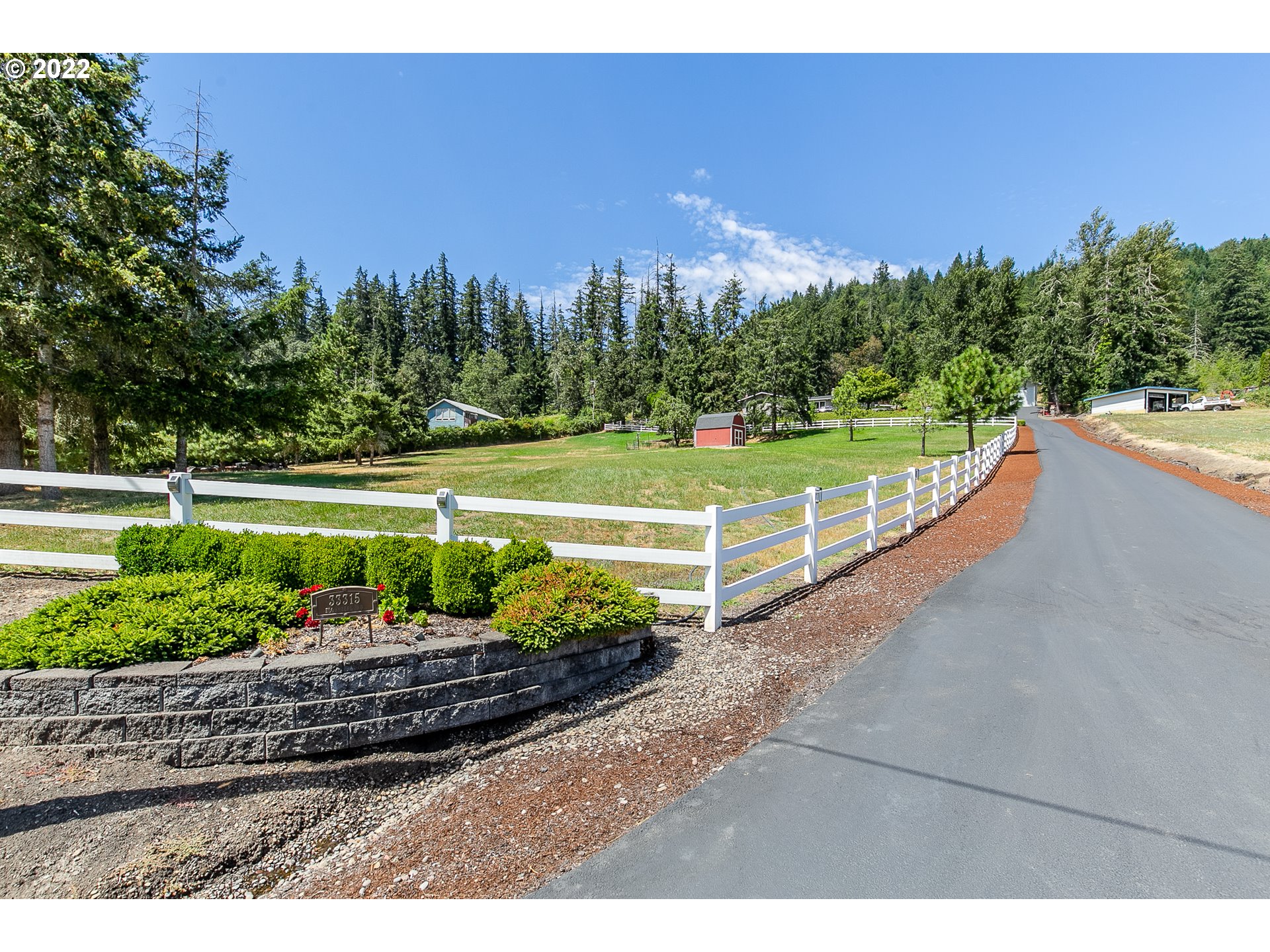 33315 Bloomberg Road Eugene, OR 97405 - Photo 5 of 32 a view of a back yard