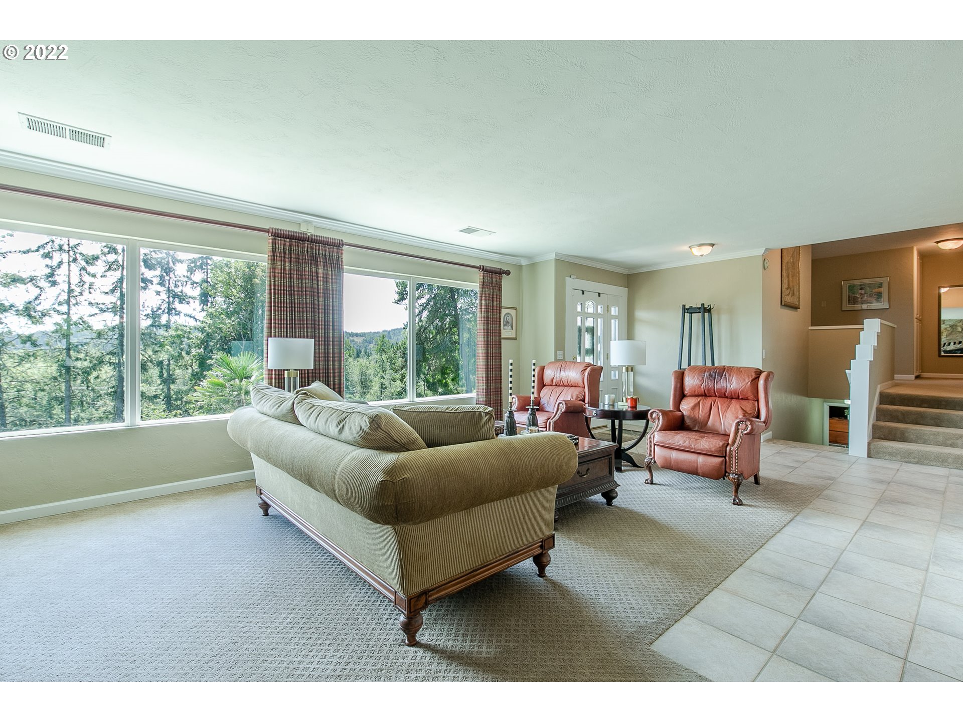 33315 Bloomberg Road Eugene, OR 97405 - Photo 10 of 32 a living room with furniture and a large window