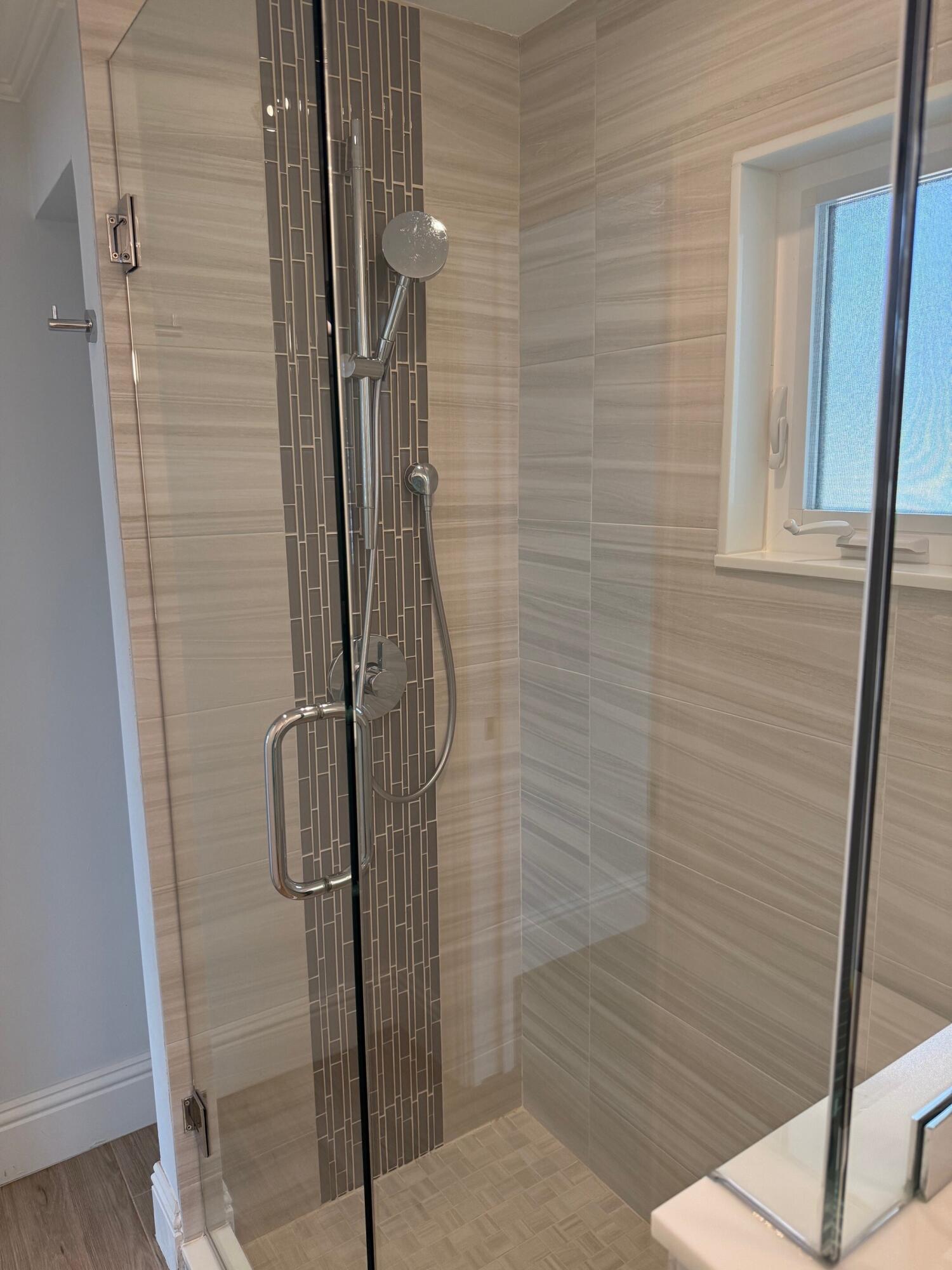 1611 Treemont Avenue Jupiter, FL 33469 - Photo 24 of 28 a bathroom with a shower