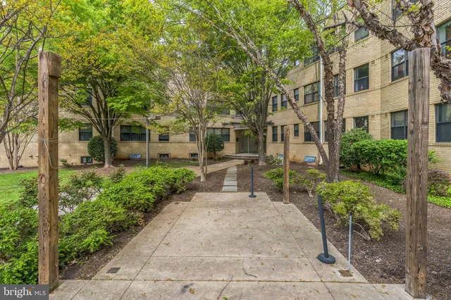 $189,900 | 212 Oakwood Street Southeast, Unit 218, Washington, DC 20032