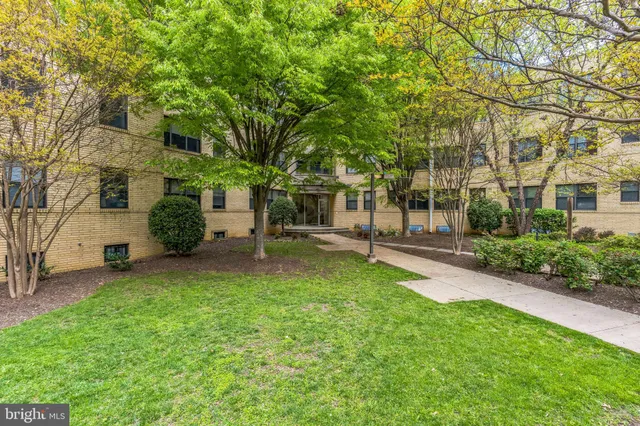 $189,900 | 212 Oakwood Street Southeast, Unit 218, Washington, DC 20032