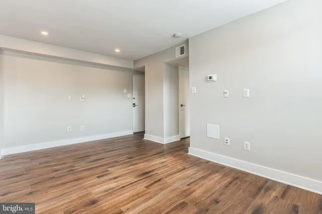 $189,900 | 212 Oakwood Street Southeast, Unit 218, Washington, DC 20032