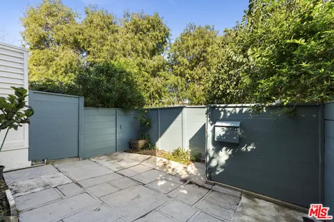 $550,000 | 5165 Village Green, Los Angeles, CA 90016