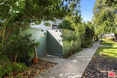 $550,000 | 5165 Village Green, Los Angeles, CA 90016