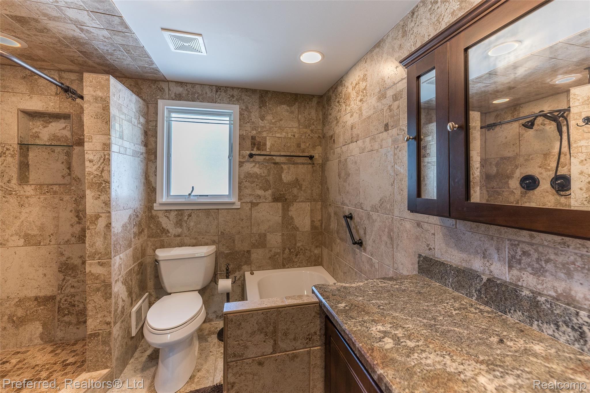48722 Willis Road Belleville, MI 48111 - Photo 15 of 35 DSC_7046.jpg