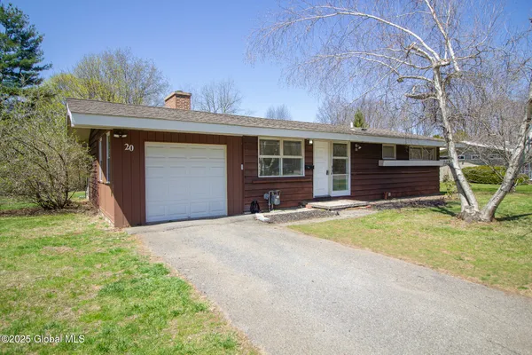 $2,700 | 20 Knadler Drive, Colonie, NY 12110