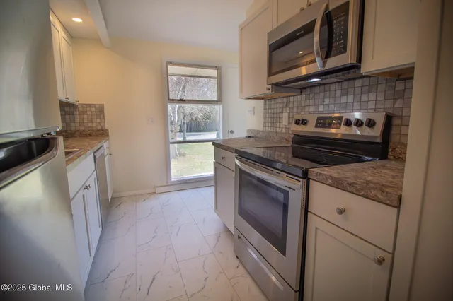 $2,700 | 20 Knadler Drive, Colonie, NY 12110