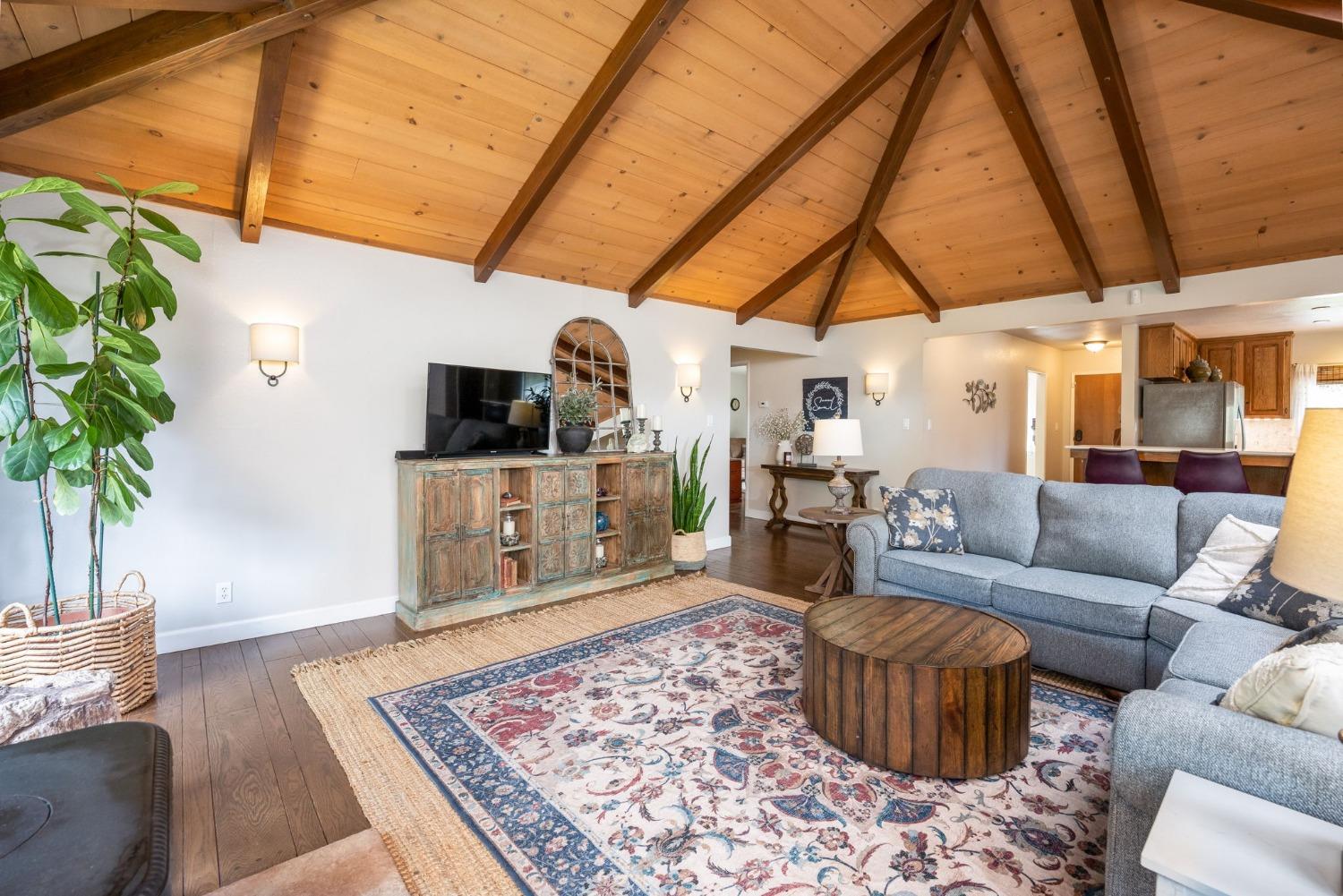 42538 Buckeye Road Oakhurst, CA 93644 - Photo 16 of 46 a living room with furniture and a rug