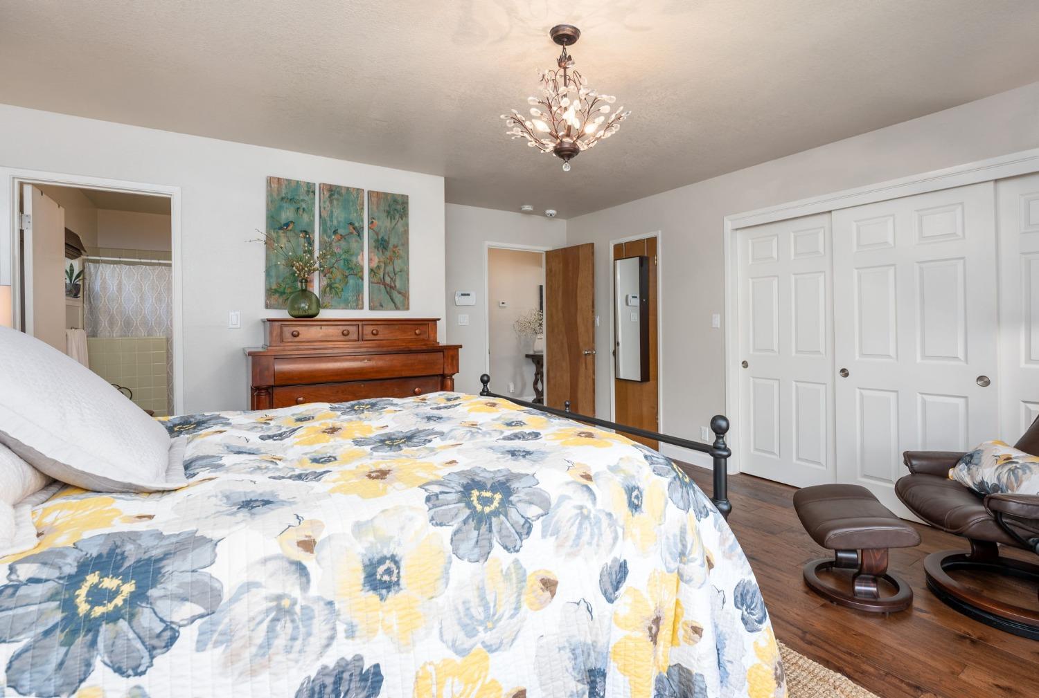 42538 Buckeye Road Oakhurst, CA 93644 - Photo 27 of 46 a bedroom with a bed and wooden floor