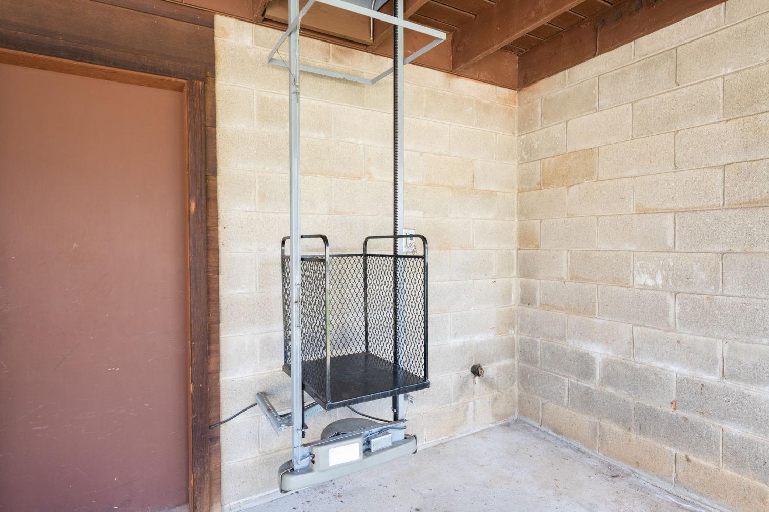 42538 Buckeye Road Oakhurst, CA 93644 - Photo 35 of 46 a bathroom with a shower