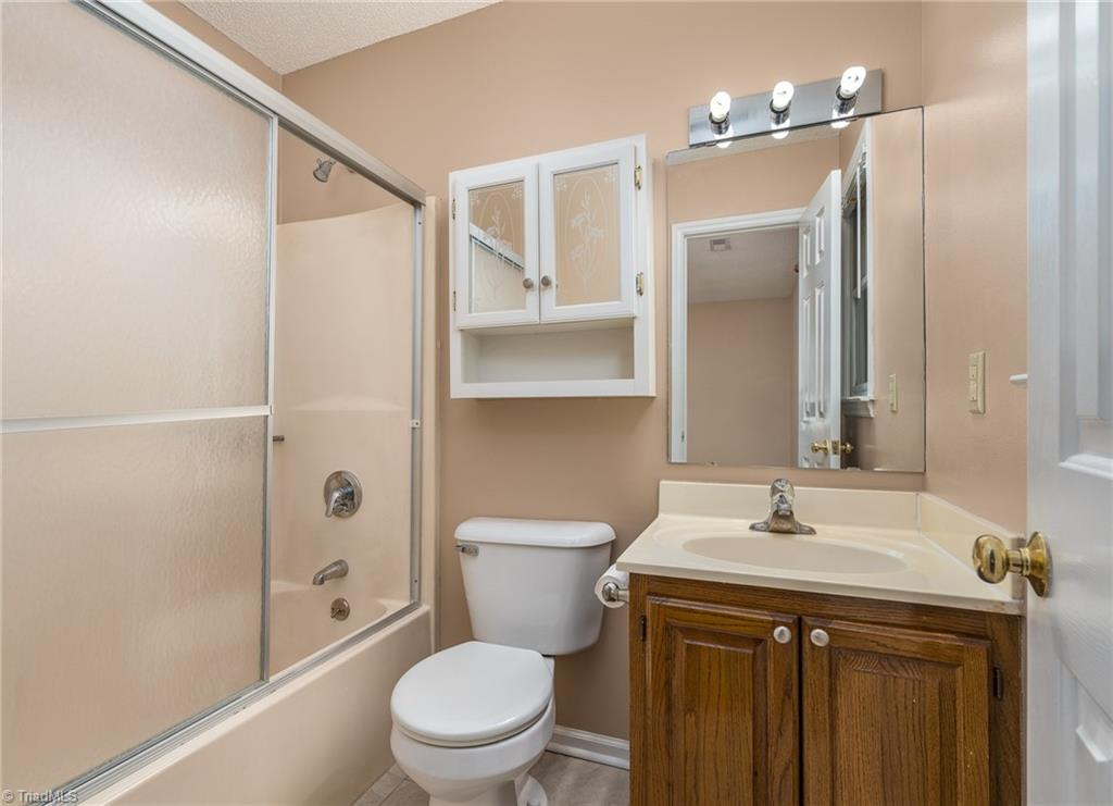 1003 Country Place Road Asheboro, NC 27203 - Photo 16 of 30 Primary Bathroom