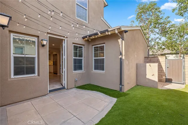 a view of a back yard of the house