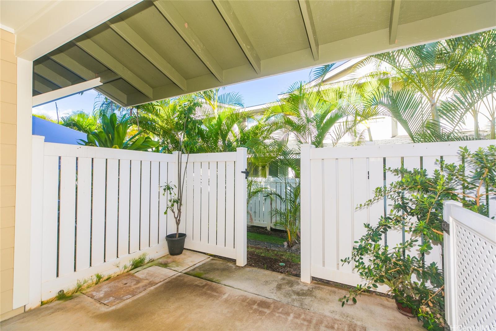 92-1516 Ali'inui Drive, Unit 1707 Kapolei, HI 96707 - Photo 13 of 23 a backyard of a house with a garden