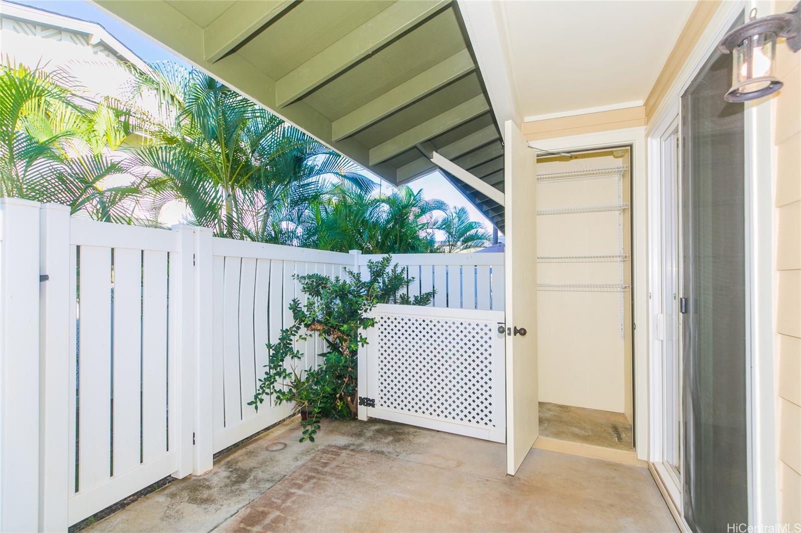 92-1516 Ali'inui Drive, Unit 1707 Kapolei, HI 96707 - Photo 14 of 23 a view of a backyard with wooden fence