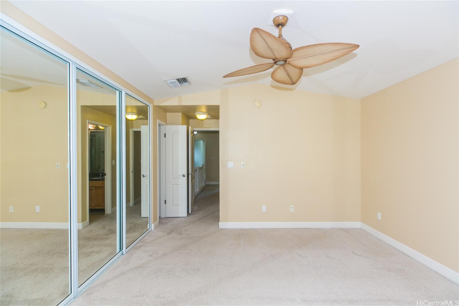 92-1516 Ali'inui Drive, Unit 1707 Kapolei, HI 96707 - Photo 6 of 23 a very nice looking room with a dining space