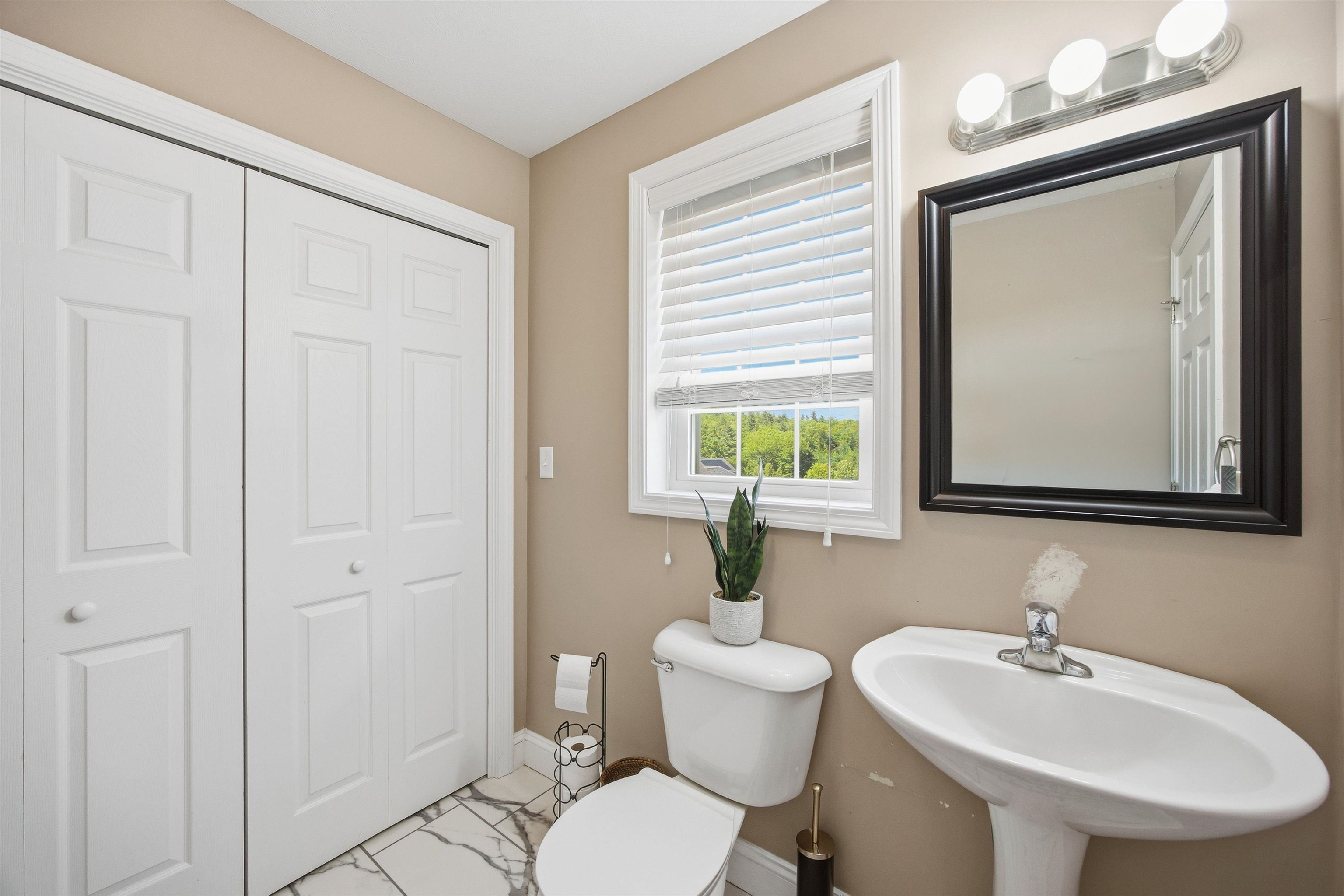 317 University Circle Hooksett, NH 03106 - Photo 43 of 44