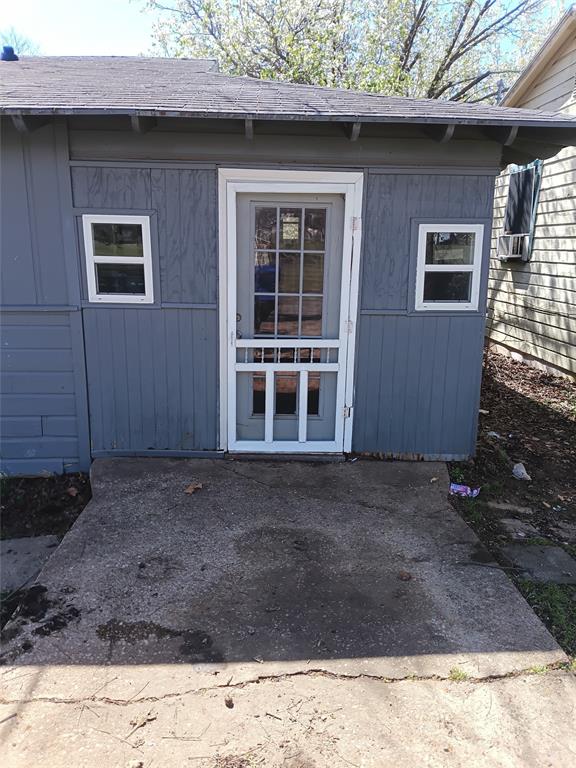 632 East Sears Street Denison, TX 75021 - Photo 2 of 12