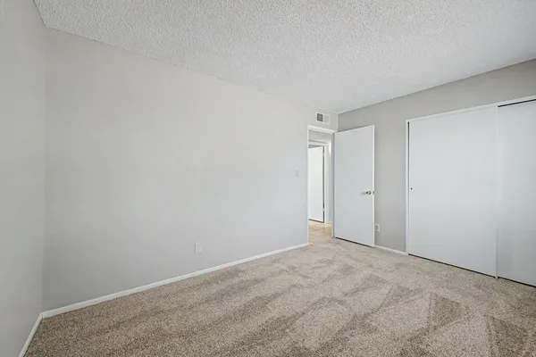$1,800 | 12446 North 36th Drive, Phoenix, AZ 85029