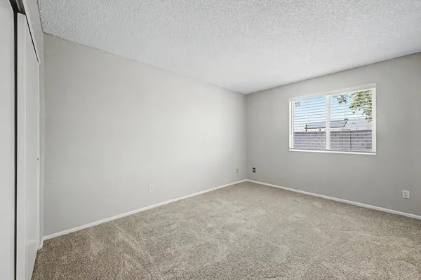 $1,800 | 12446 North 36th Drive, Phoenix, AZ 85029