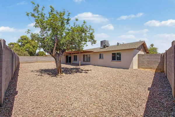 $1,800 | 12446 North 36th Drive, Phoenix, AZ 85029