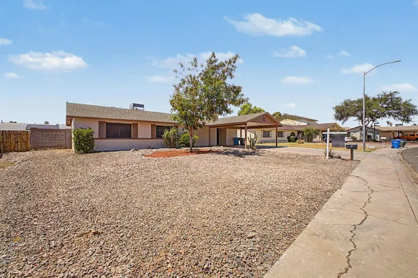 $1,800 | 12446 North 36th Drive, Phoenix, AZ 85029