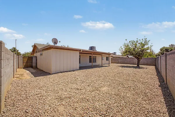 $1,800 | 12446 North 36th Drive, Phoenix, AZ 85029