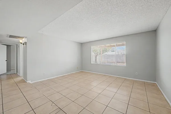 $1,800 | 12446 North 36th Drive, Phoenix, AZ 85029