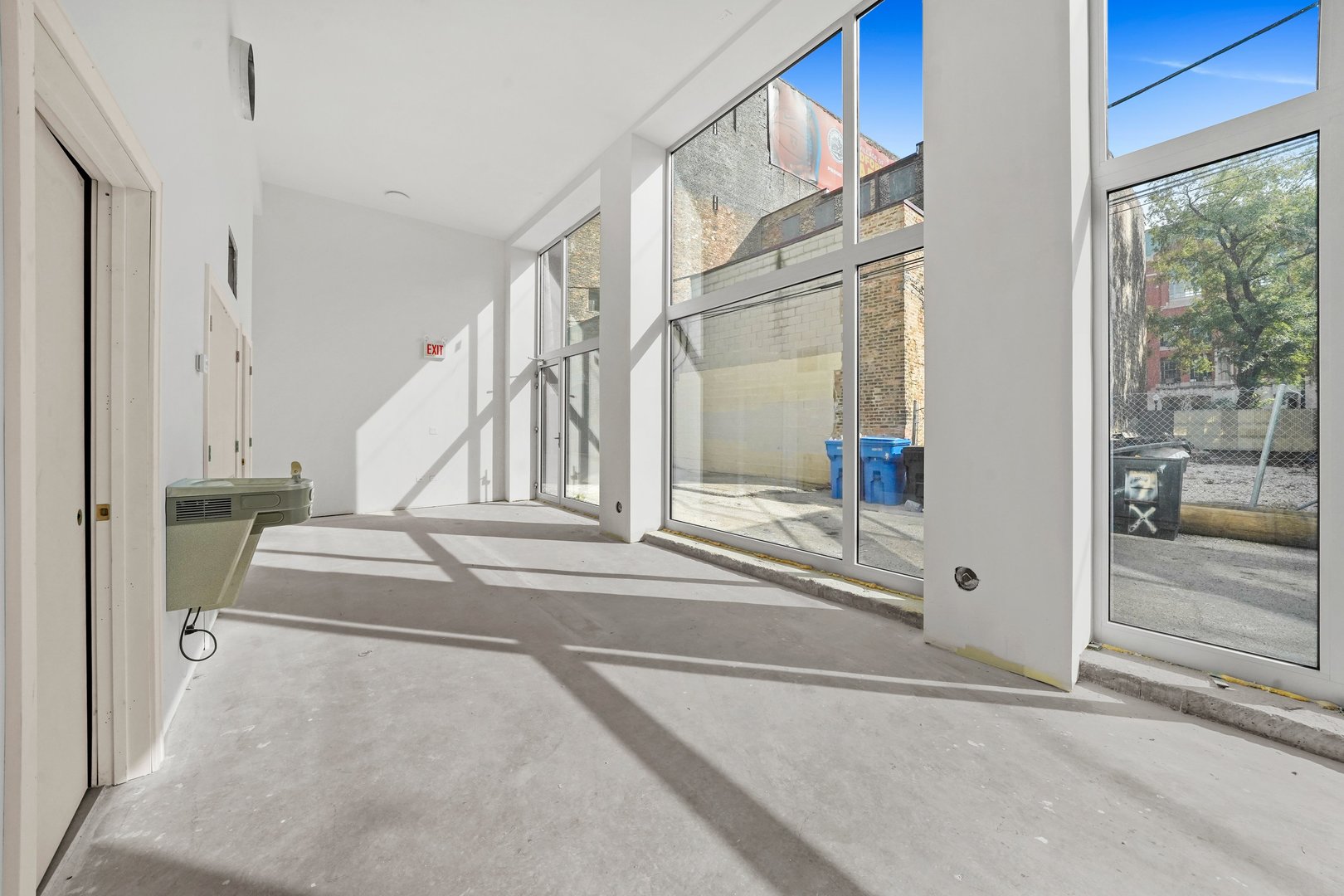 816 West Cullerton Street, Unit 1W Chicago, IL 60608 - Photo 14 of 34 a view of entryway