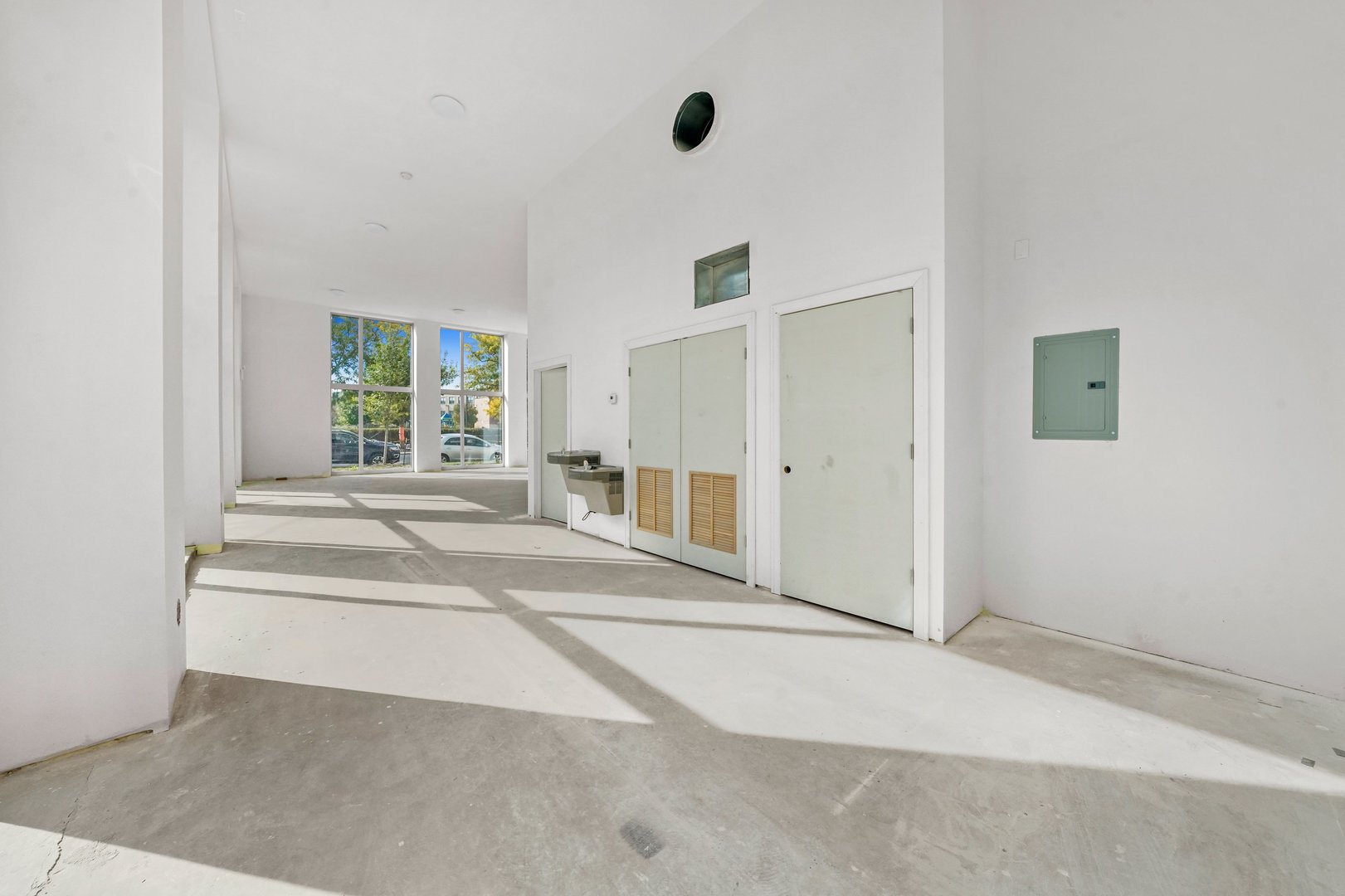 816 West Cullerton Street, Unit 1W Chicago, IL 60608 - Photo 18 of 34 an empty room with windows