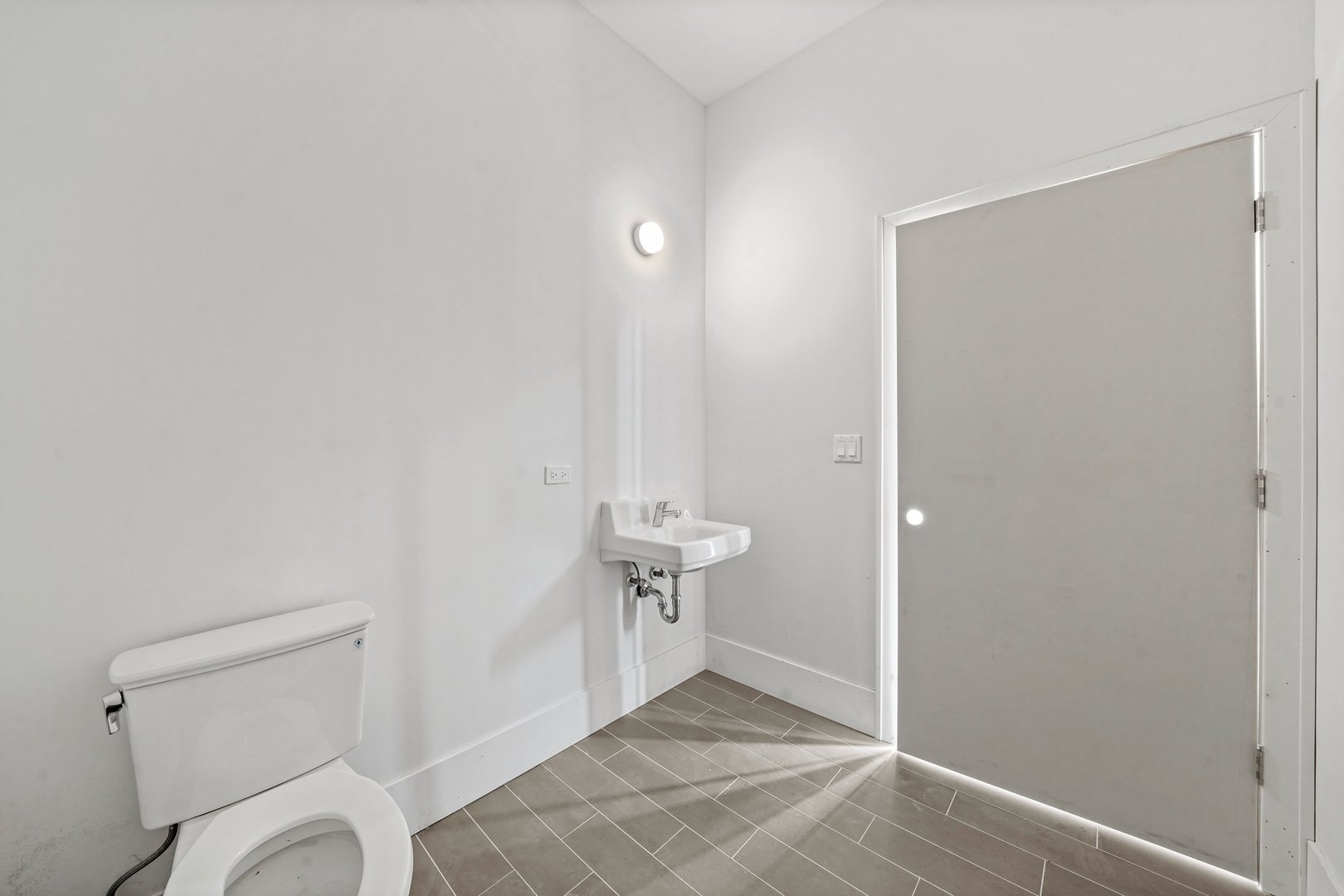 816 West Cullerton Street, Unit 1W Chicago, IL 60608 - Photo 23 of 34 a view of livingroom with sink