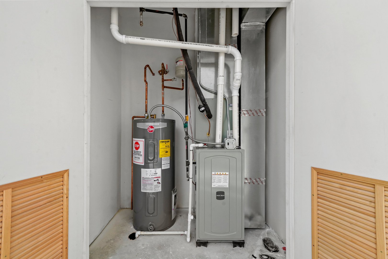 816 West Cullerton Street, Unit 1W Chicago, IL 60608 - Photo 24 of 34 a view of water heater room