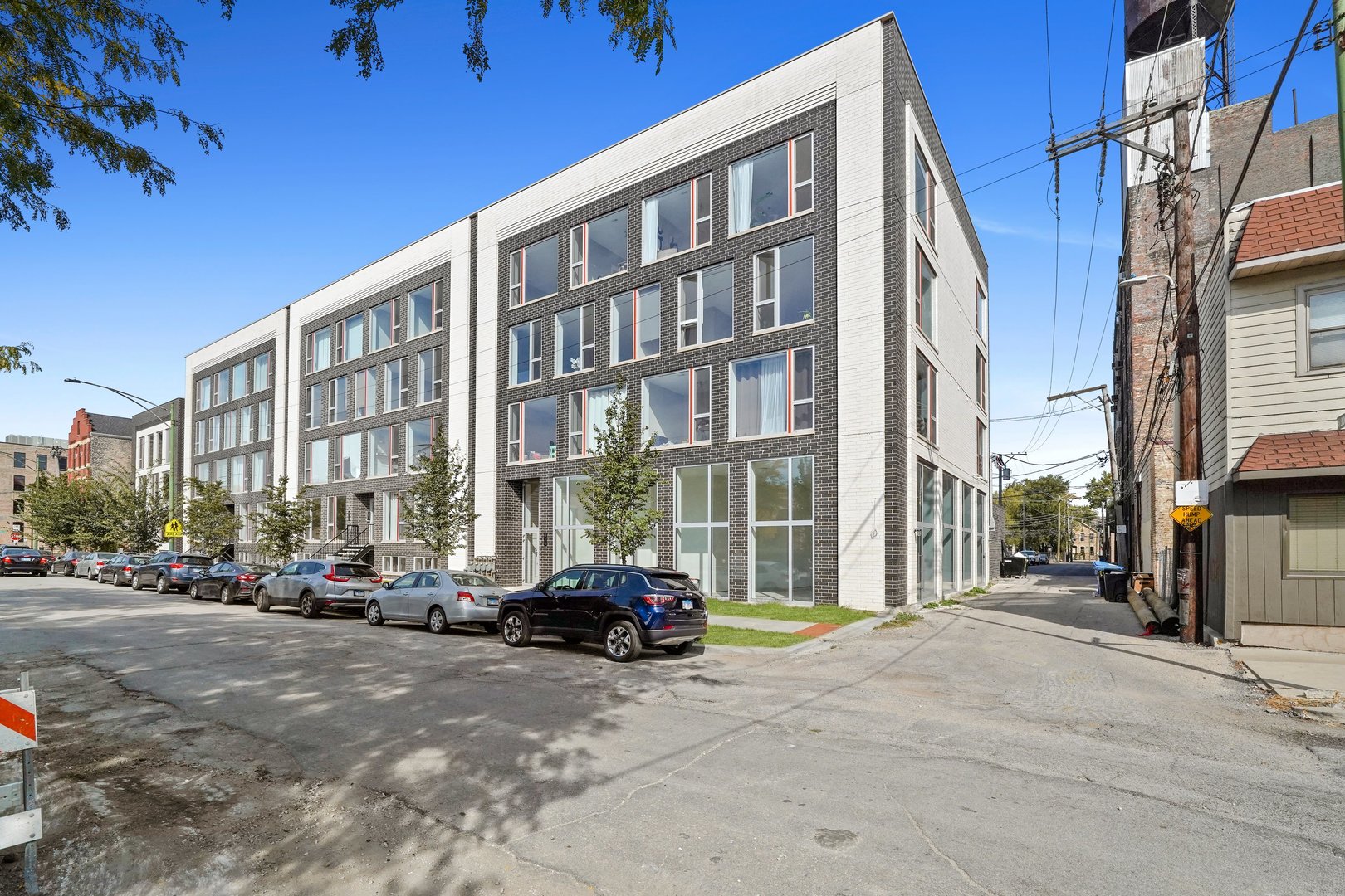 816 West Cullerton Street, Unit 1W Chicago, IL 60608 - Photo 28 of 34 a buildings with car parked in front of it