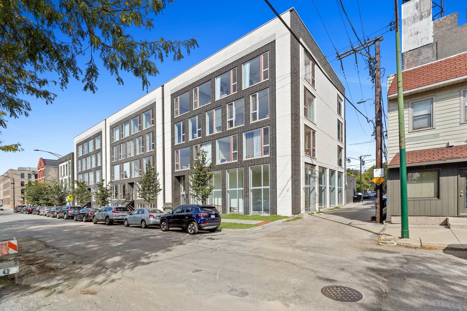 816 West Cullerton Street, Unit 1W Chicago, IL 60608 - Photo 29 of 34 a view of a street with a building in the background