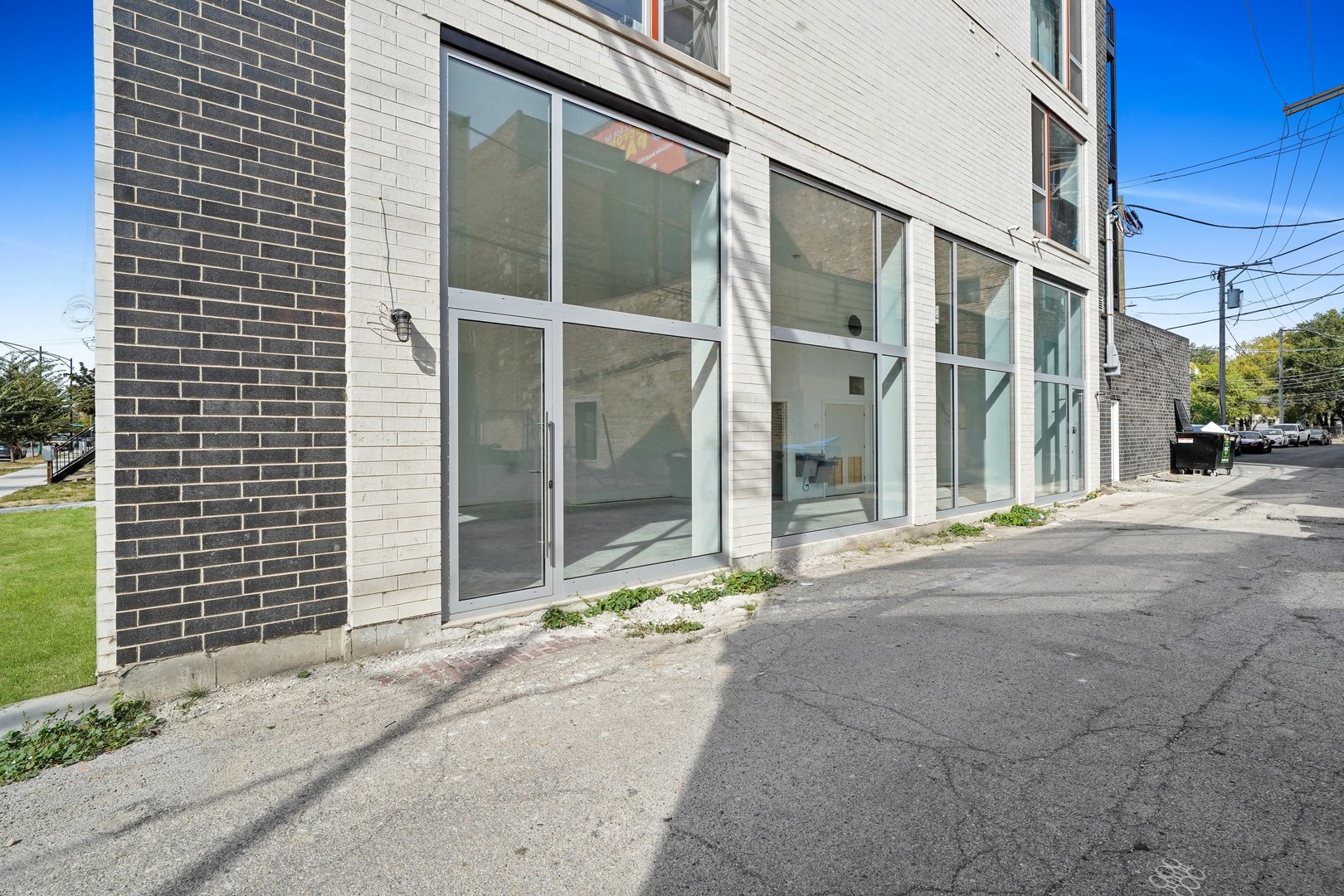 816 West Cullerton Street, Unit 1W Chicago, IL 60608 - Photo 30 of 34 a house with a outdoor space