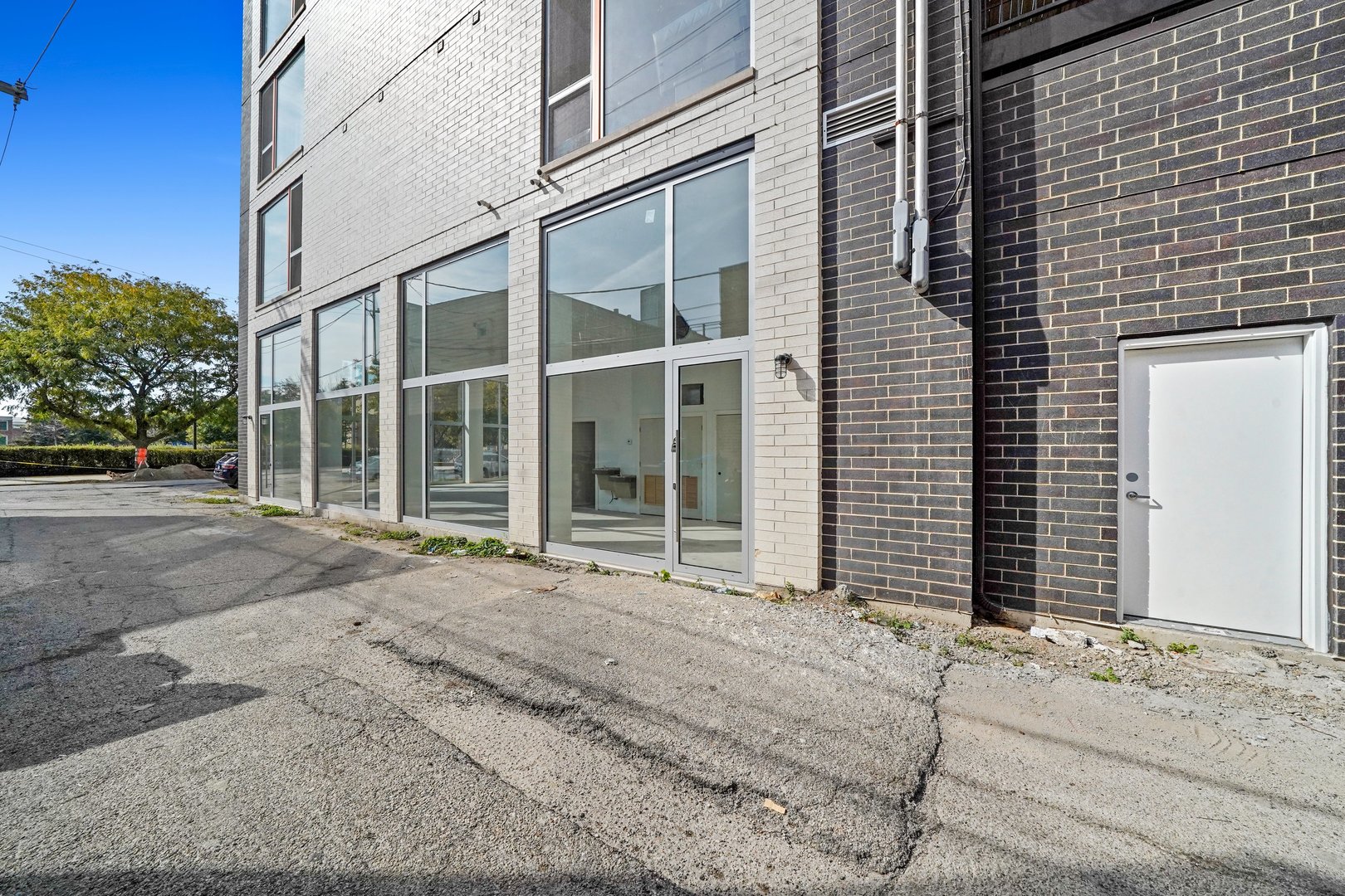 816 West Cullerton Street, Unit 1W Chicago, IL 60608 - Photo 31 of 34 a view of a brick house with a large windows