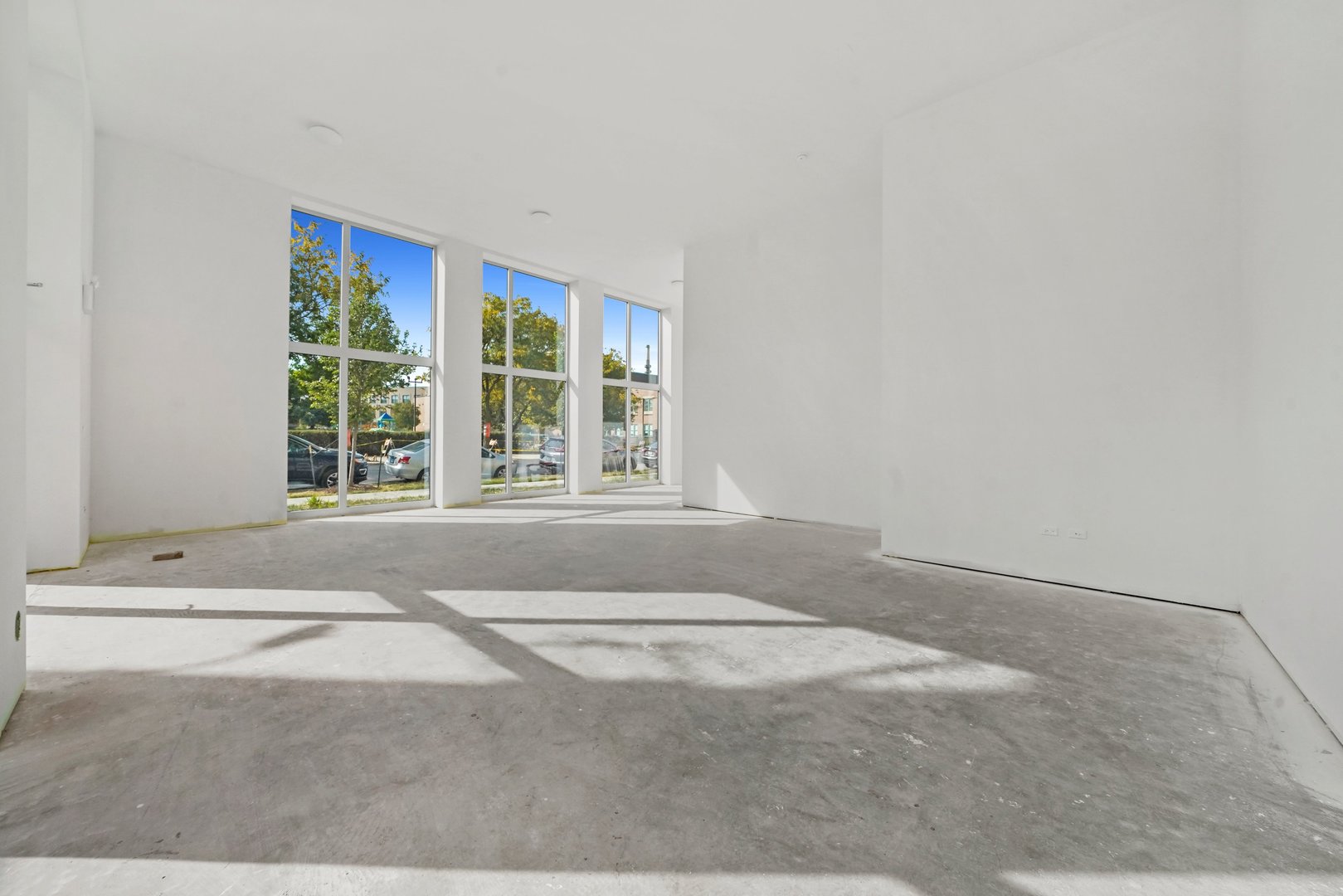 816 West Cullerton Street, Unit 1W Chicago, IL 60608 - Photo 4 of 34 a view of an empty room with a window