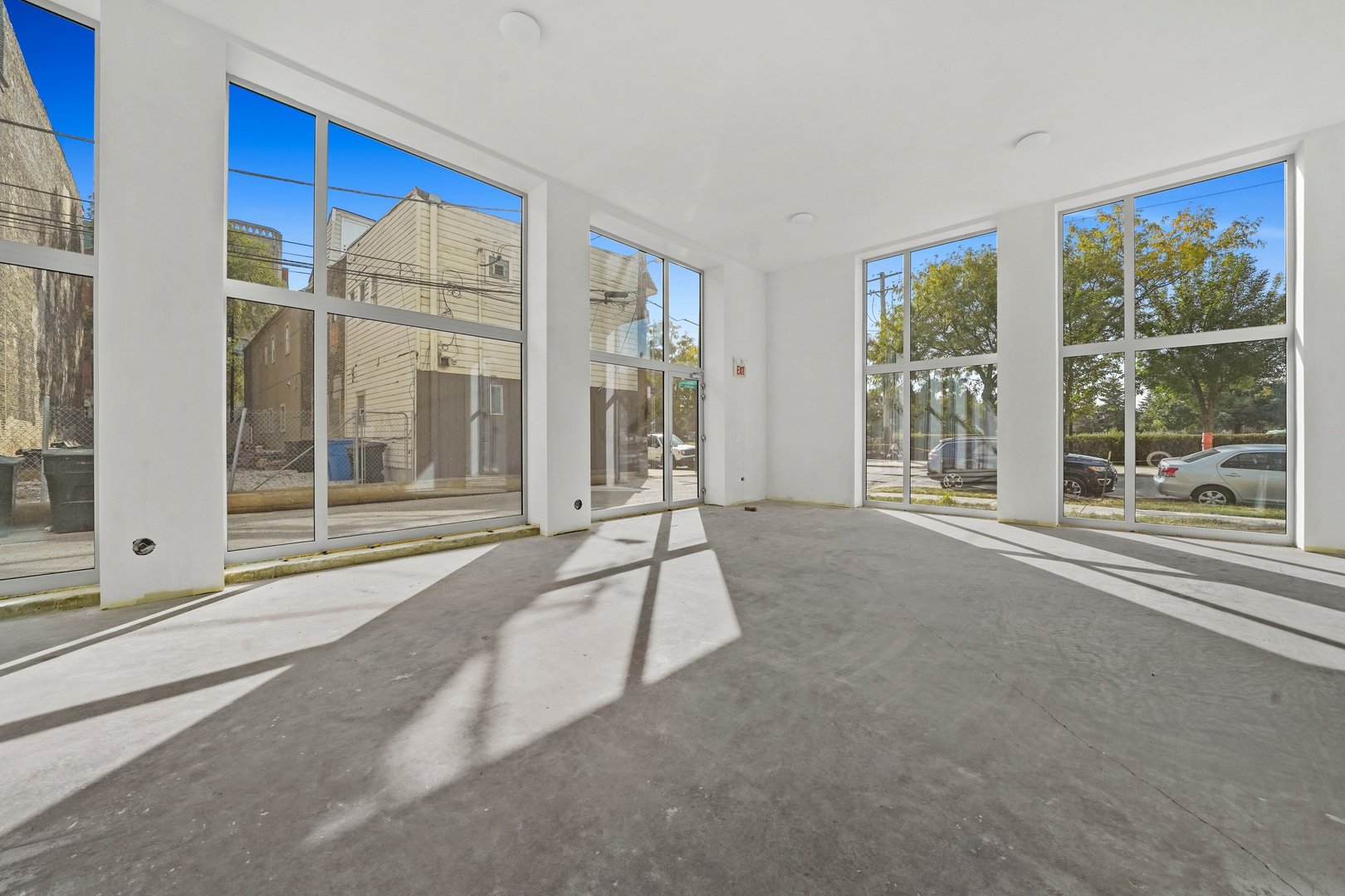 816 West Cullerton Street, Unit 1W Chicago, IL 60608 - Photo 7 of 34 a view of an empty room with a window