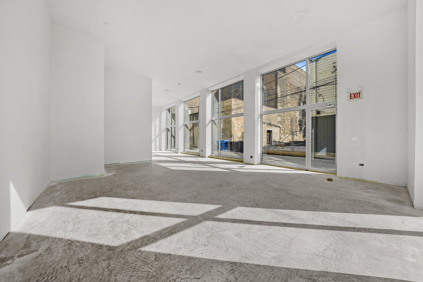 816 West Cullerton Street, Unit 1W Chicago, IL 60608 - Photo 9 of 34 an empty room with windows