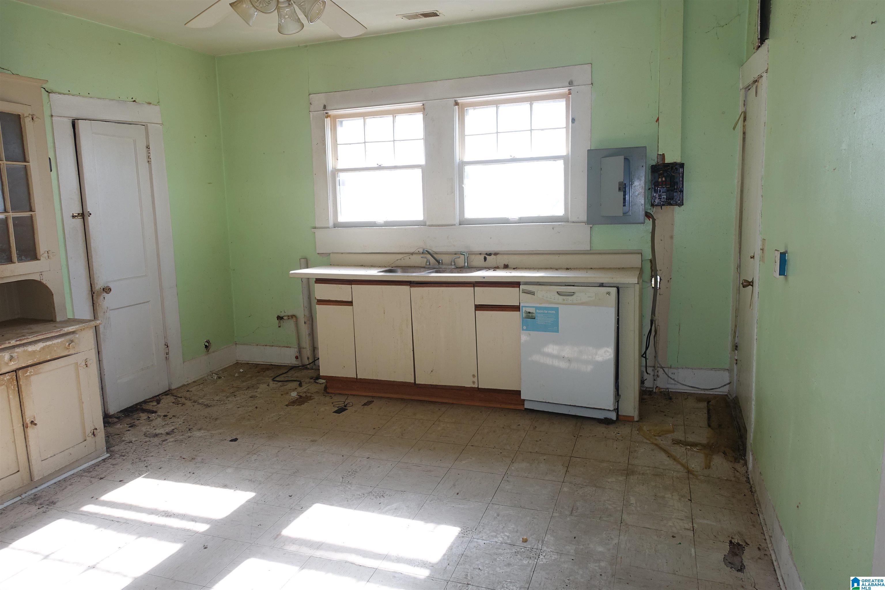537 17th Street Southwest Birmingham, AL 35211 - Photo 7 of 14