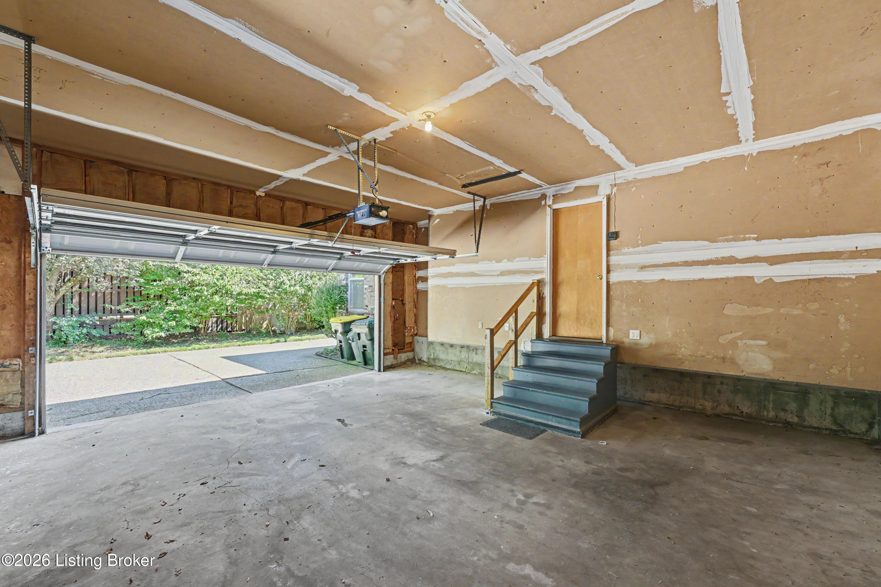 8911 Acushnet Road Louisville, KY 40242 - Photo 28 of 44 2 Car Garage