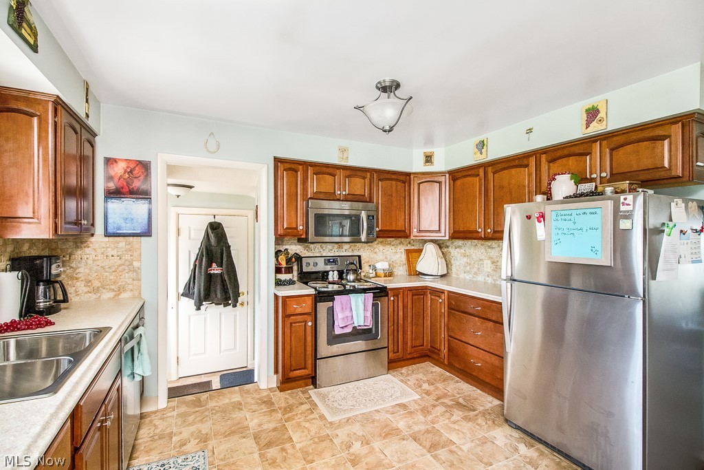 6851 State Road Parma, OH 44134 - Photo 8 of 27